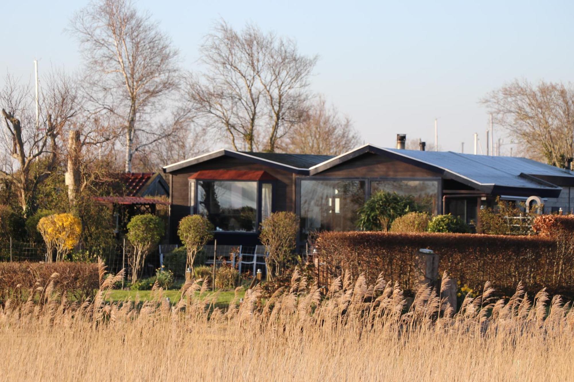 House Marijke With Winter Garden And Direct Access To The Lauwersmeer Anjum Exterior photo